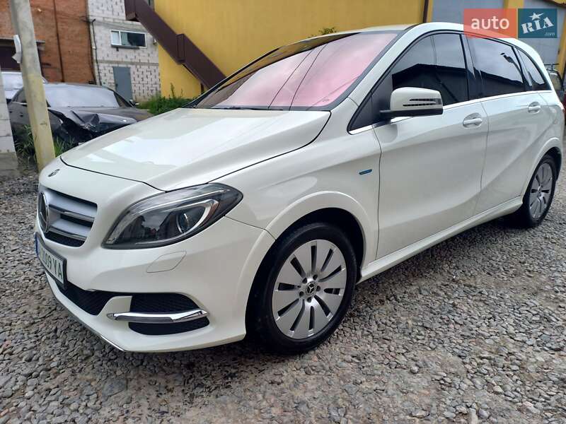 Хэтчбек Mercedes-Benz B-Class 2017 в 