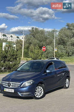 Хэтчбек Mercedes-Benz B-Class 2012 в 