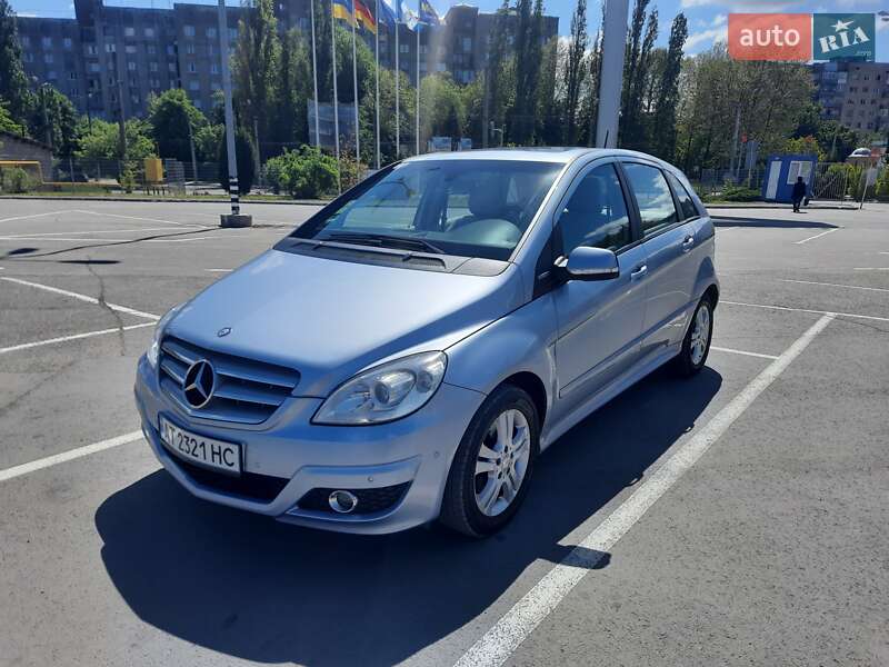 Mercedes-Benz B-Class 2011