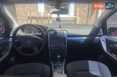 Хетчбек Mercedes-Benz B-Class 2009 в 