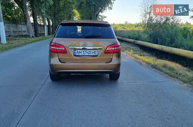 Хэтчбек Mercedes-Benz B-Class 2012 в 