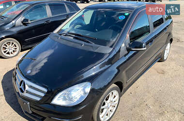 Хэтчбек Mercedes-Benz B-Class 2011 в 