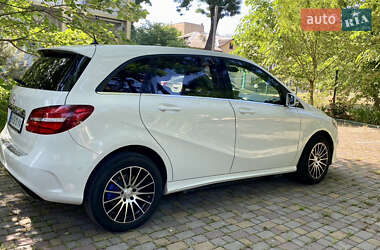 Хэтчбек Mercedes-Benz B-Class 2016 в 