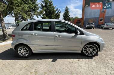 Хэтчбек Mercedes-Benz B-Class 2010 в 