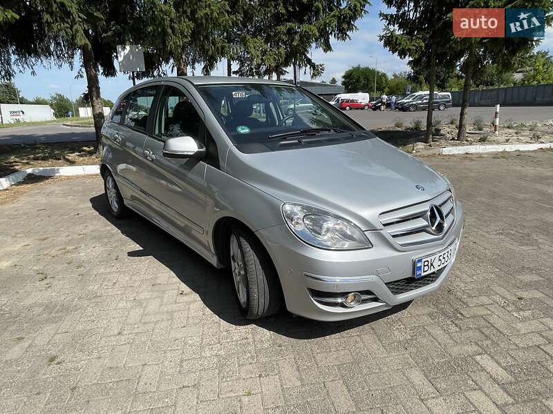 Хэтчбек Mercedes-Benz B-Class 2010 в 