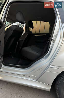 Хэтчбек Mercedes-Benz B-Class 2011 в 