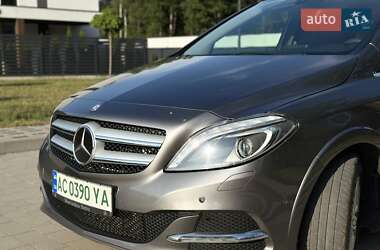 Хэтчбек Mercedes-Benz B-Class 2017 в 