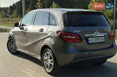 Хэтчбек Mercedes-Benz B-Class 2017 в 