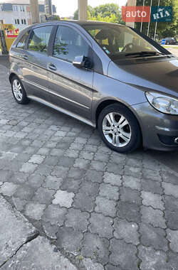 Хэтчбек Mercedes-Benz B-Class 2010 в 