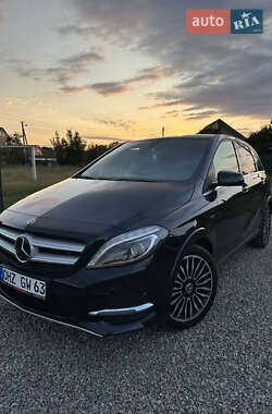 Хэтчбек Mercedes-Benz B-Class 2017 в 