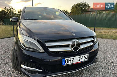 Хэтчбек Mercedes-Benz B-Class 2017 в 
