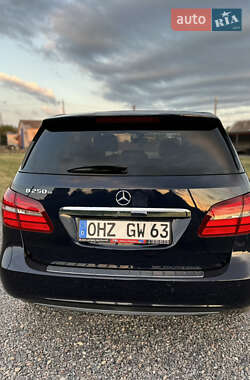 Хэтчбек Mercedes-Benz B-Class 2017 в 