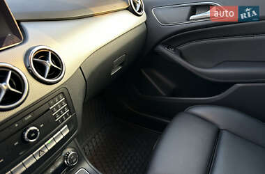 Хэтчбек Mercedes-Benz B-Class 2017 в 