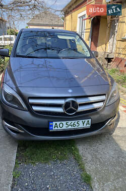 Хэтчбек Mercedes-Benz B-Class 2017 в 