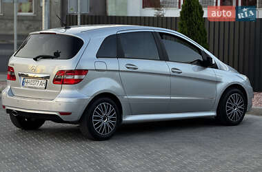 Хэтчбек Mercedes-Benz B-Class 2010 в 