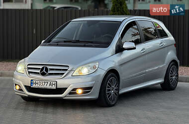 Хэтчбек Mercedes-Benz B-Class 2010 в 