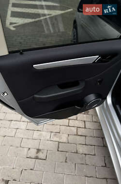 Хэтчбек Mercedes-Benz B-Class 2010 в 