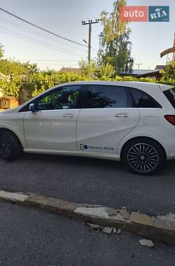 Хэтчбек Mercedes-Benz B-Class 2015 в 