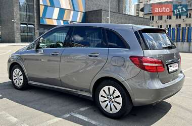 Хэтчбек Mercedes-Benz B-Class 2017 в 