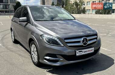 Хэтчбек Mercedes-Benz B-Class 2017 в 