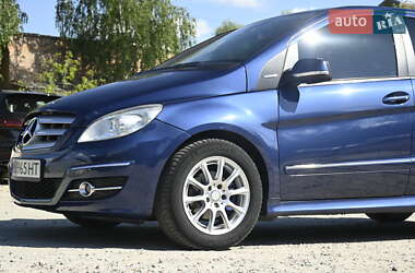 Хэтчбек Mercedes-Benz B-Class 2009 в 