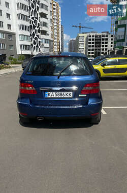 Хэтчбек Mercedes-Benz B-Class 2009 в 