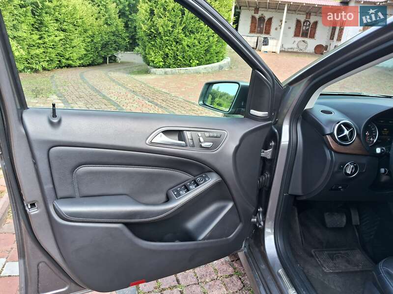 Хэтчбек Mercedes-Benz B-Class 2015 в Киеве фото 20 Хэтчбек Mercedes-Benz B-Class 2015 в Киеве