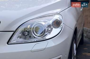 Хэтчбек Mercedes-Benz B-Class 2010 в 