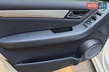 Хэтчбек Mercedes-Benz B-Class 2010 в 