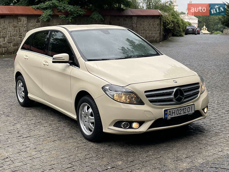 Хэтчбек Mercedes-Benz B-Class 2012 в 