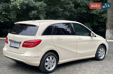 Хэтчбек Mercedes-Benz B-Class 2012 в 
