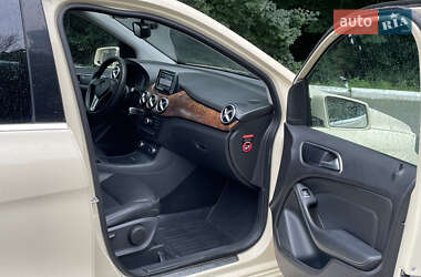 Хэтчбек Mercedes-Benz B-Class 2012 в 