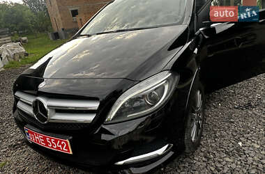 Хэтчбек Mercedes-Benz B-Class 2017 в 