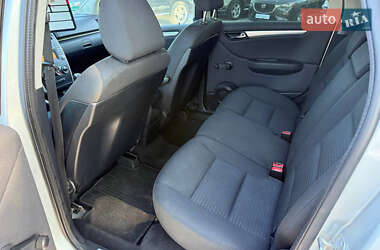 Хэтчбек Mercedes-Benz B-Class 2009 в 