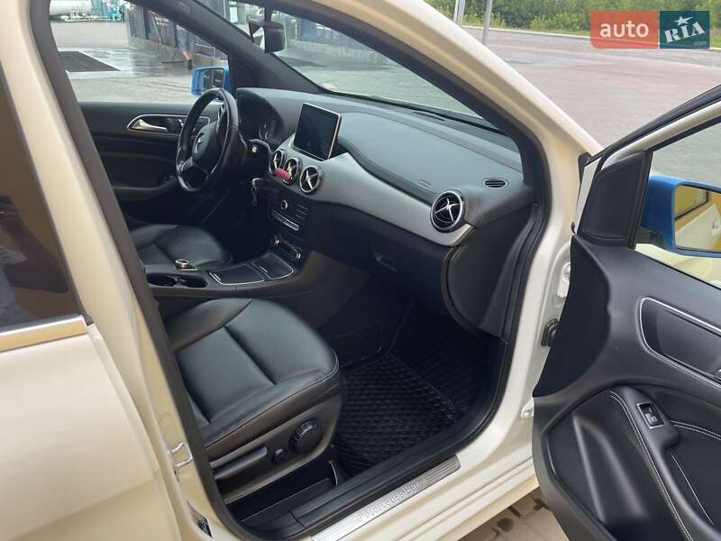 Хетчбек Mercedes-Benz B-Class 2015 в Новояворівську