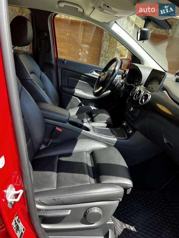 Хэтчбек Mercedes-Benz B-Class 2017 в Черновцах
