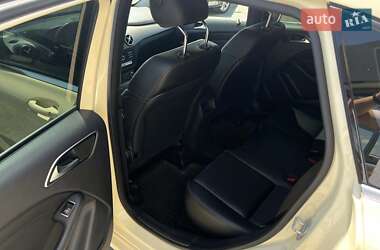 Хэтчбек Mercedes-Benz B-Class 2015 в 