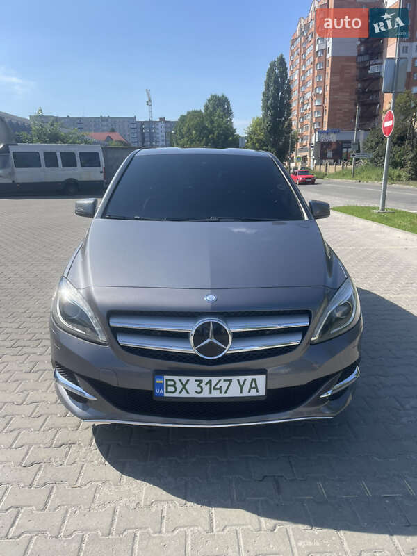 Хэтчбек Mercedes-Benz B-Class 2015 в 