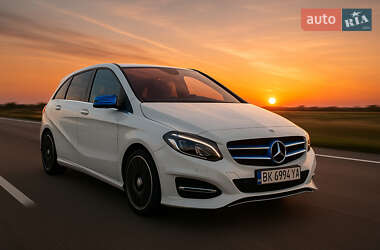 Хетчбек Mercedes-Benz B-Class 2017 в Житомирі