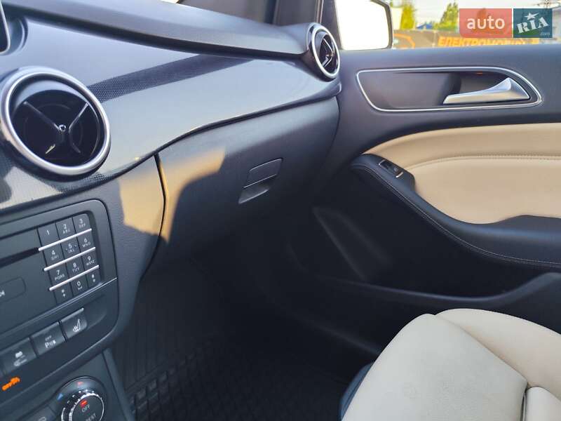 Хэтчбек Mercedes-Benz B-Class 2016 в Киеве