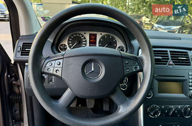 Хэтчбек Mercedes-Benz B-Class 2009 в 