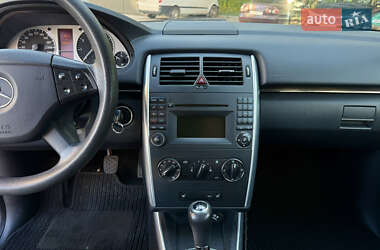 Хэтчбек Mercedes-Benz B-Class 2009 в 