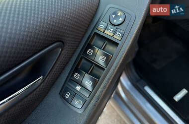 Хэтчбек Mercedes-Benz B-Class 2009 в 