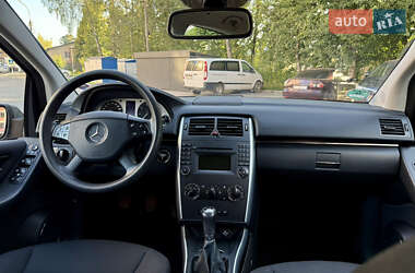 Хэтчбек Mercedes-Benz B-Class 2009 в 