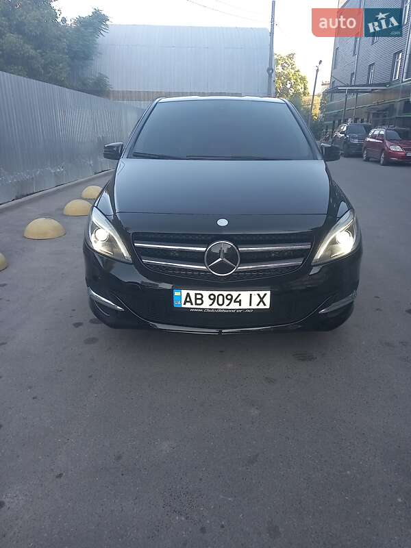 Хэтчбек Mercedes-Benz B-Class 2017 в 