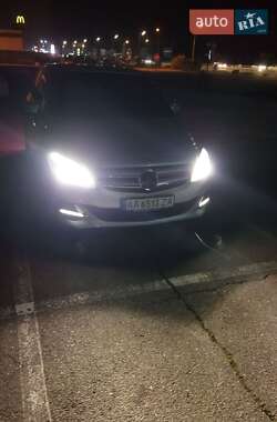 Хэтчбек Mercedes-Benz B-Class 2016 в 