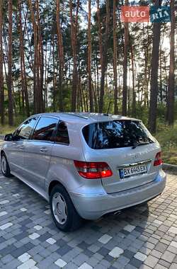 Хэтчбек Mercedes-Benz B-Class 2009 в 