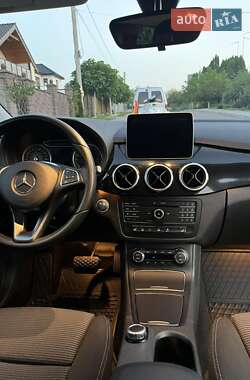 Хэтчбек Mercedes-Benz B-Class 2017 в 