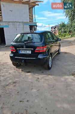 Хэтчбек Mercedes-Benz B-Class 2011 в 