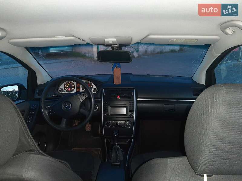 Хэтчбек Mercedes-Benz B-Class 2009 в 